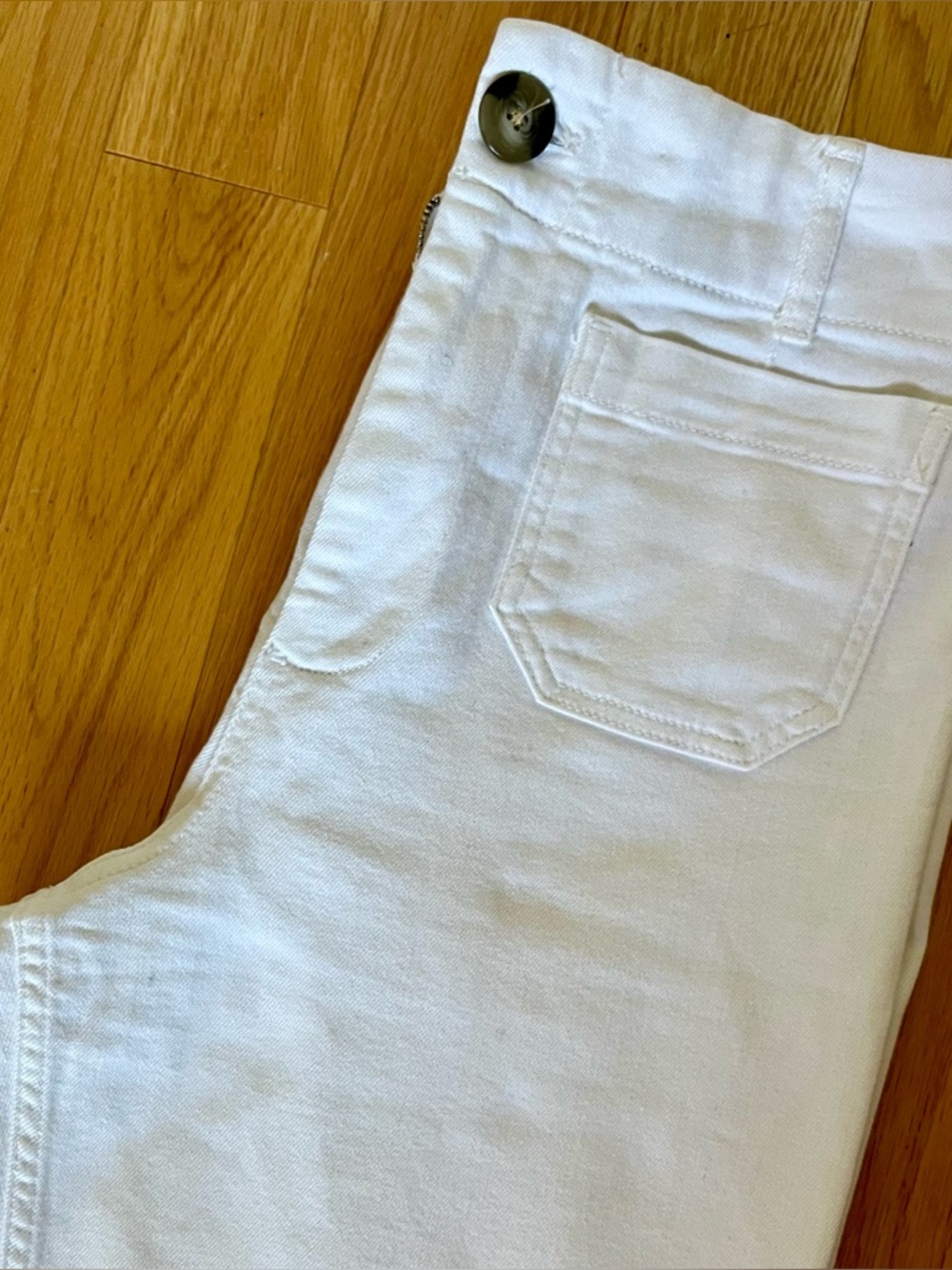 Cropped Pilcro white denim pants size 29